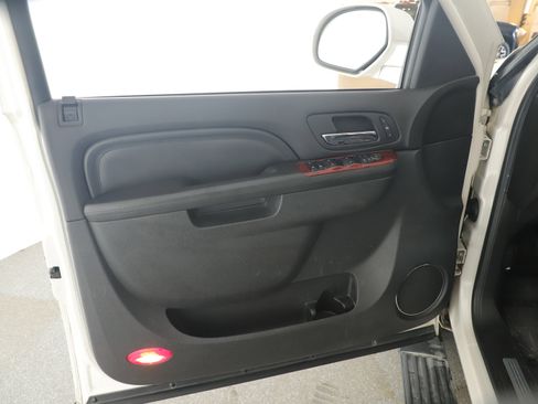 Used 2012 Cadillac Escalade EXT Premium image 23