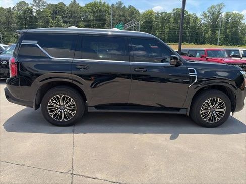 Used 2025 Nissan Armada Platinum AWD/4WD image 3