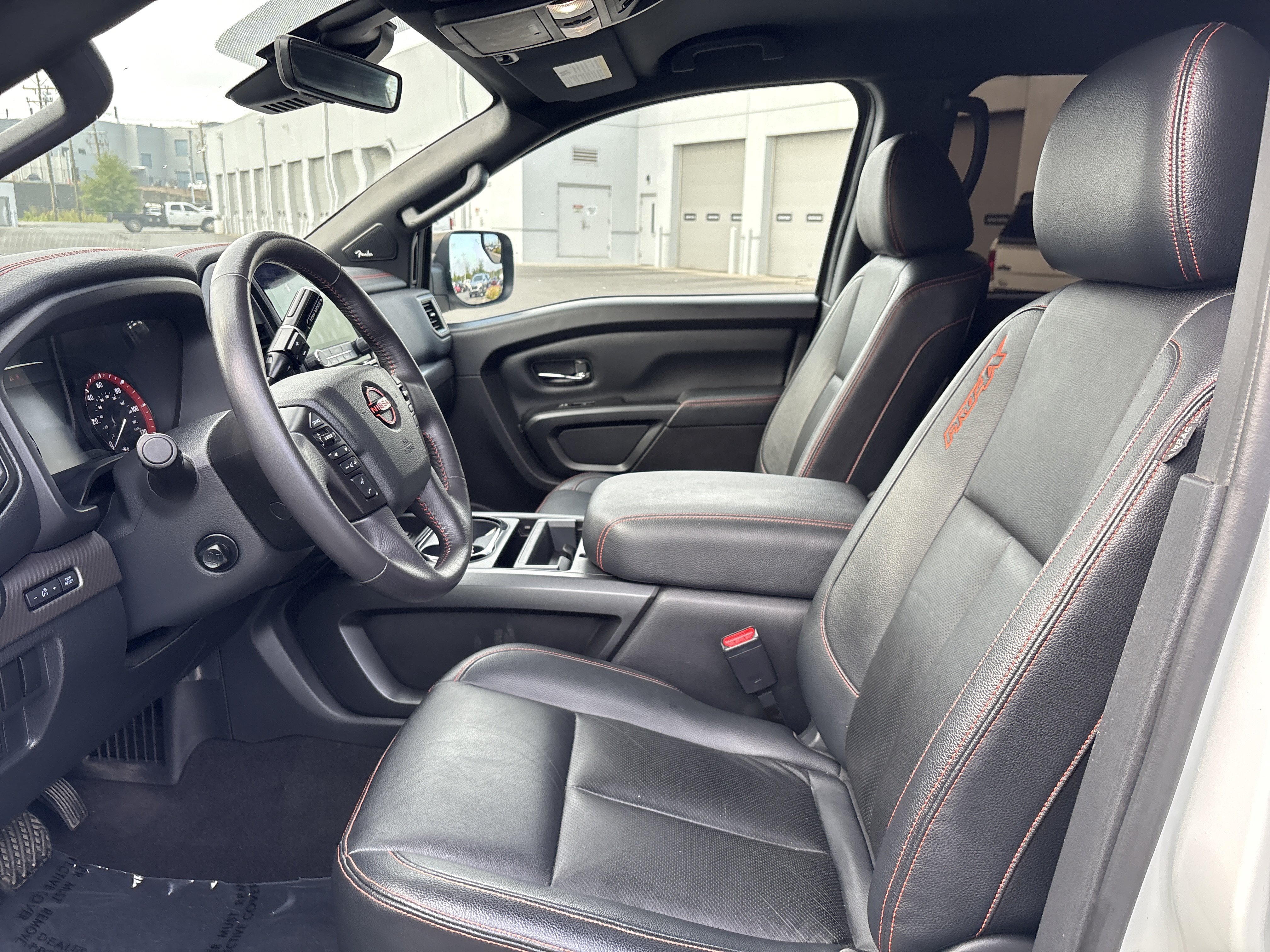 Used 2023 Nissan Titan PRO-4X w/ Pro-4x Convenience Package AWD/4WD image 18