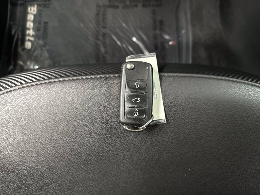 Used 2019 Volkswagen Beetle 2.0T SE FWD image 38