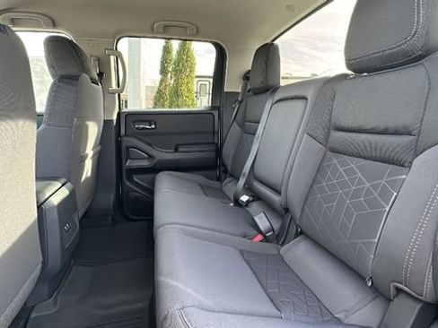 Certified 2025 Nissan Frontier SV image 19