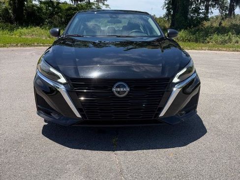 Used 2025 Nissan Altima 2.5 SV FWD image 8
