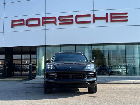 Certified 2024 Porsche Cayenne AWD/4WD image 20