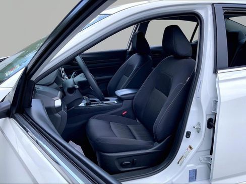 Used 2025 Nissan Altima 2.5 SV FWD image 15