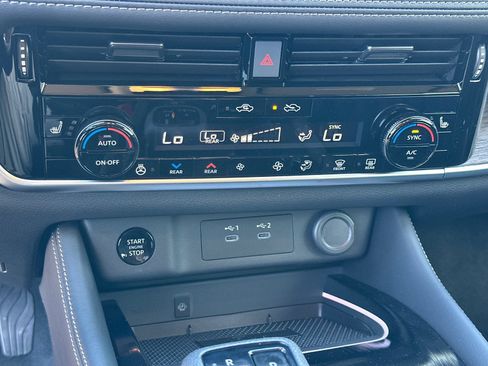 New 2026 Nissan Rogue Platinum w/ Tech Package AWD/4WD image 32
