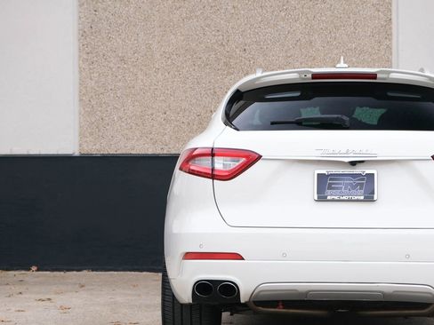 Used 2017 Maserati Levante S AWD/4WD image 17