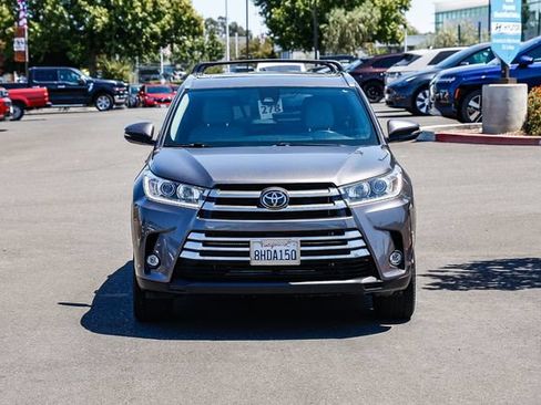 Used 2019 Toyota Highlander Limited AWD/4WD image 7