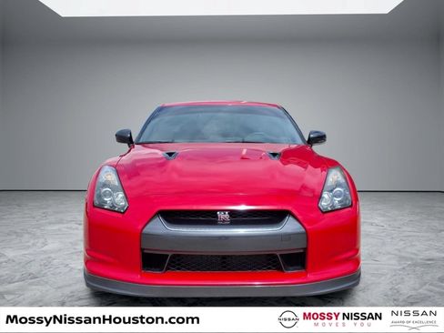 Used 2010 Nissan GT-R Premium AWD/4WD image 3