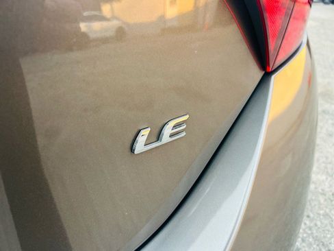 Used 2018 Toyota Corolla LE image 12