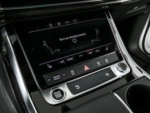 Used 2025 Audi Q8 Premium AWD/4WD image 18