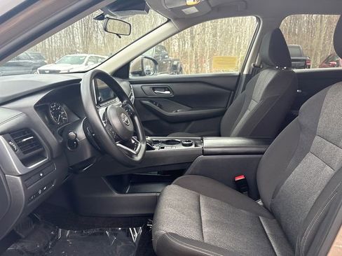 Used 2024 Nissan Rogue SV image 32
