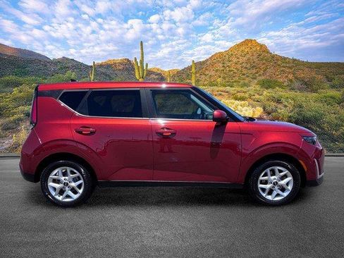 Used 2023 Kia Soul LX w/ Option Group 015 FWD image 3