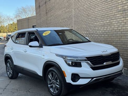 Used 2023 Kia Seltos LX image 2