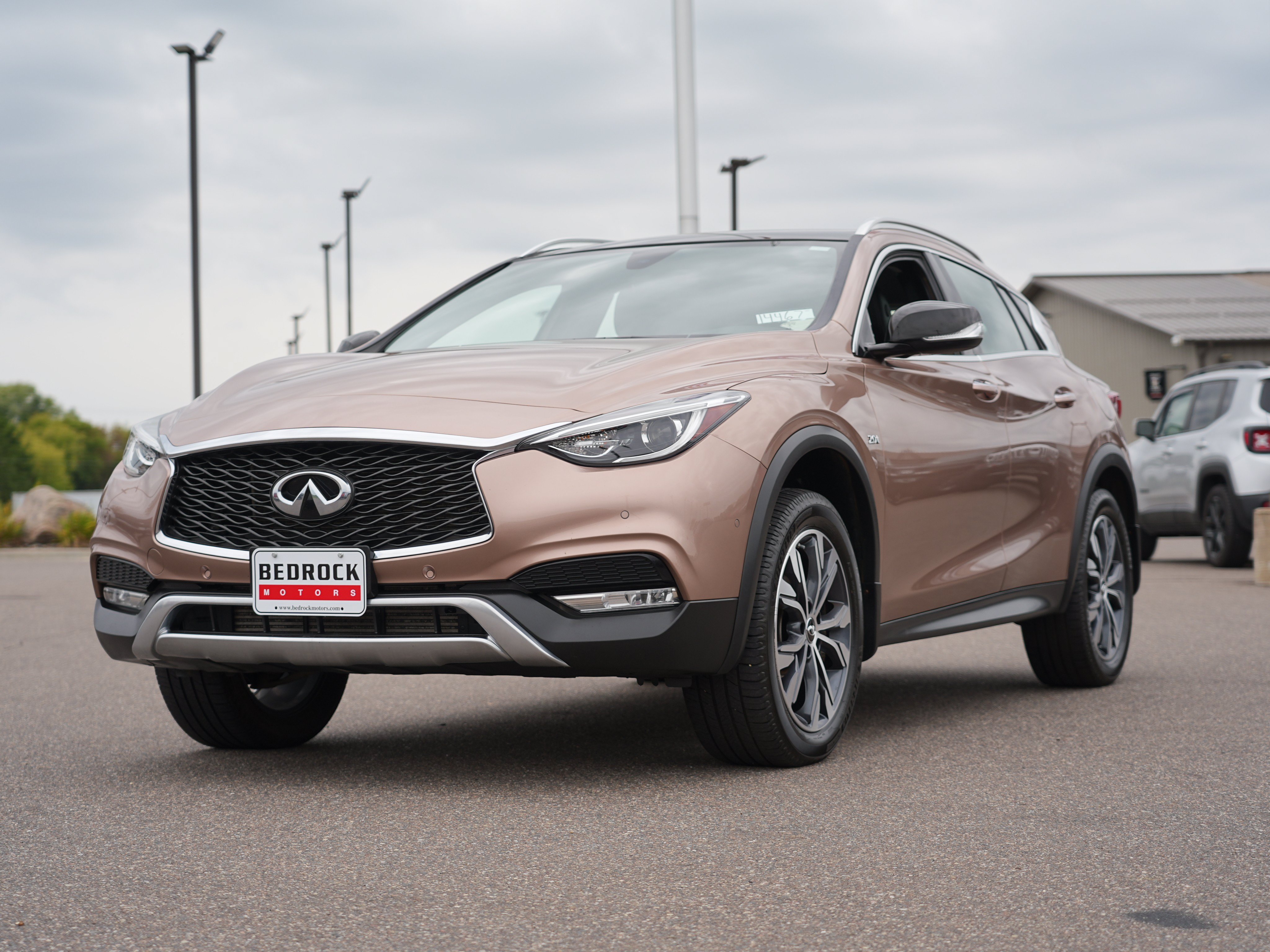Used 2017 INFINITI QX30 Premium w/ Navigation Package AWD/4WD image 7