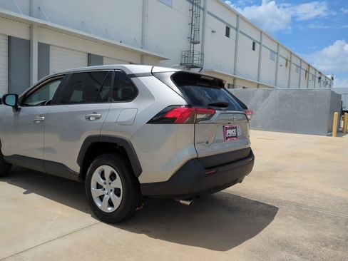 Used 2024 Toyota RAV4 LE FWD image 8