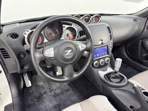 Used 2014 Nissan 370Z Touring w/ Sport Package image 12