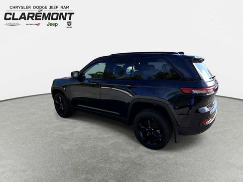 Used 2024 Jeep Grand Cherokee Limited w/ Black Appearance Package AWD/4WD image 6