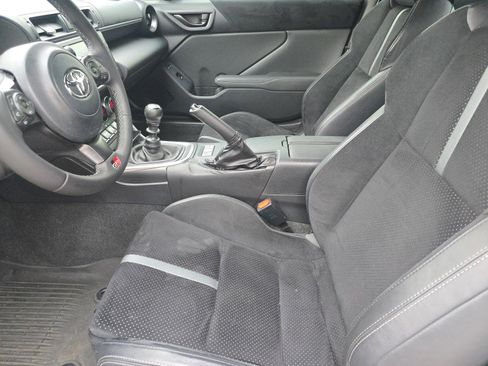 Used 2022 Toyota GR86 Premium image 11