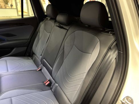 Certified 2025 Volkswagen Tiguan SE R-Line image 14