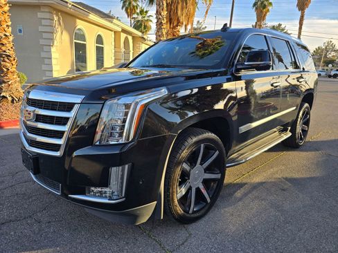 Used 2020 Cadillac Escalade Luxury image 3