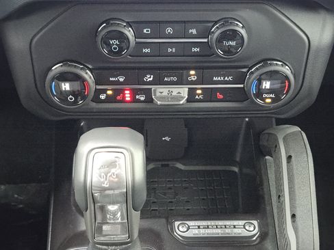 Used 2024 Ford Bronco Outer Banks image 19