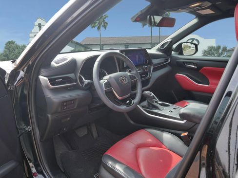 Used 2023 Toyota Highlander XSE image 18