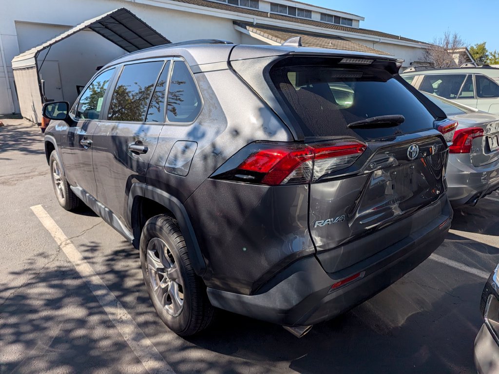 Used 2022 Toyota RAV4 XLE w/ Convenience Package FWD image 9