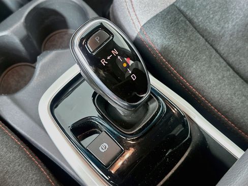Used 2018 Chevrolet Bolt LT FWD image 23