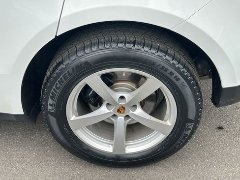 Used 2019 Porsche Macan AWD/4WD image 9
