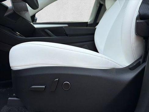 Used 2024 Tesla Model Y Performance AWD/4WD image 13