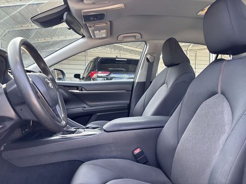 Used 2020 Toyota Camry LE FWD image 13