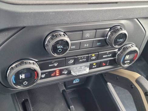 New 2025 Ford Bronco Badlands w/ Sasquatch Package AWD/4WD image 45