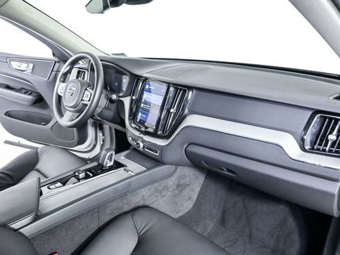 Certified 2025 Volvo XC60 B5 Plus image 25