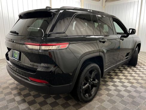 Used 2025 Jeep Grand Cherokee Limited w/ Black Appearance Package AWD/4WD image 23