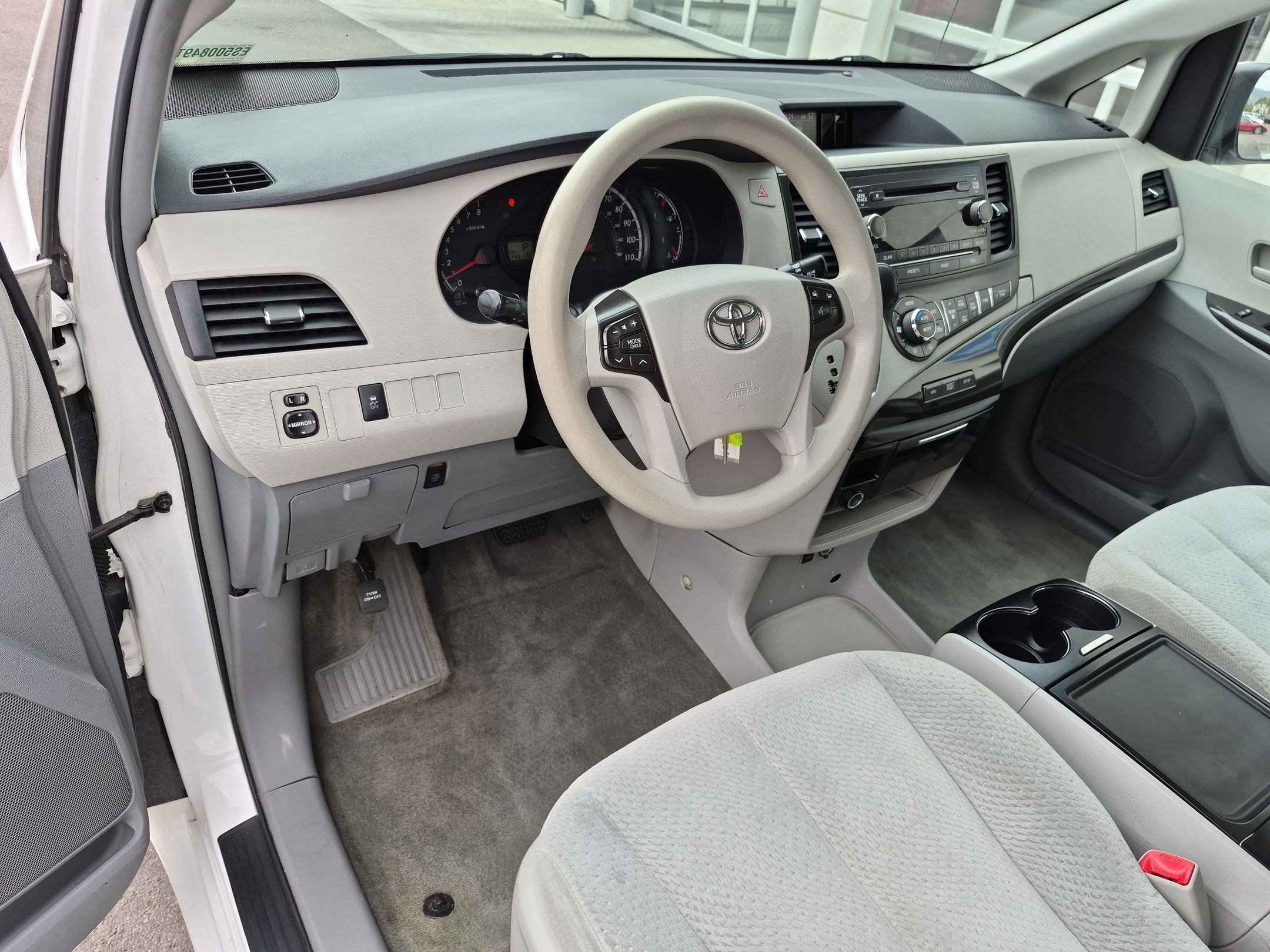 Used 2014 Toyota Sienna LE FWD image 16