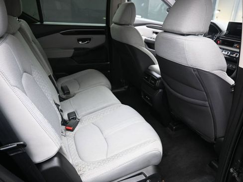 Used 2023 Honda Pilot LX image 18