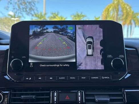 Used 2023 Nissan Pathfinder SL image 24