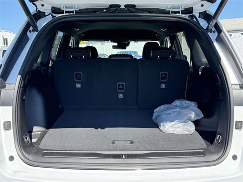 New 2025 Jeep Grand Cherokee Altitude image 17