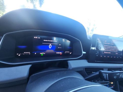 Used 2025 Volkswagen Jetta SE image 21