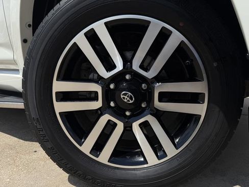 Used 2021 Toyota 4Runner Limited AWD/4WD image 10