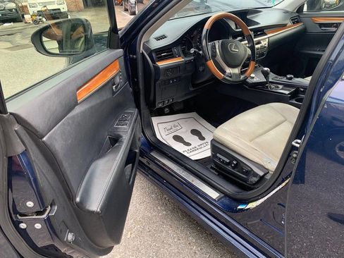 Used 2013 Lexus ES 300h image 19