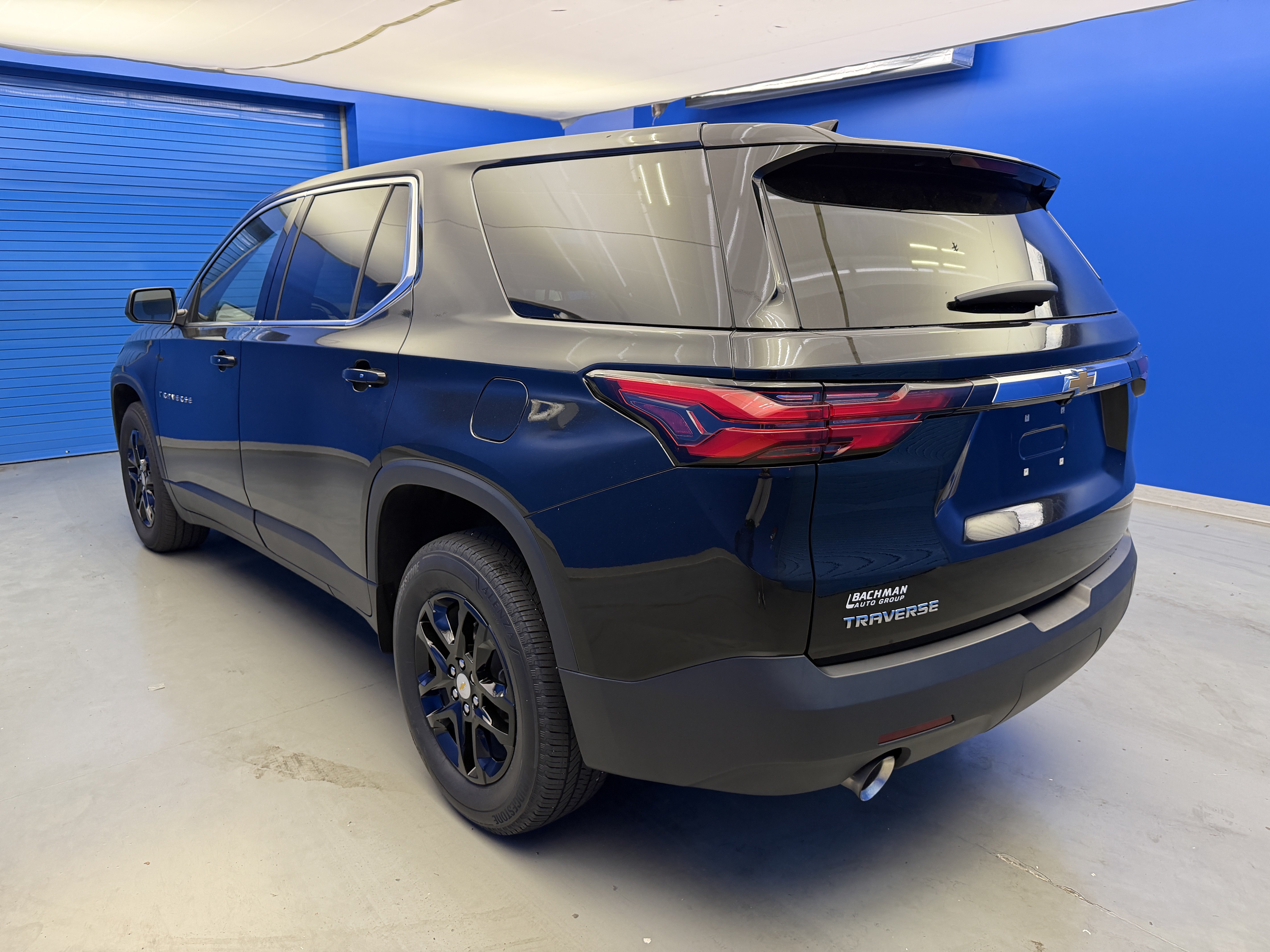 Used 2023 Chevrolet Traverse LS FWD image 5
