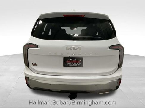 Used 2024 Kia Telluride EX w/ EX Captain's Chair Package image 3