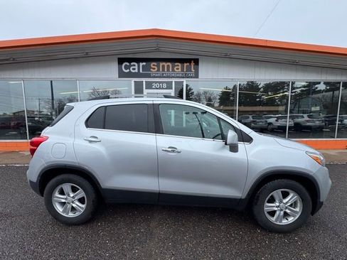 Used 2018 Chevrolet Trax LT w/ LT Convenience Package FWD image 8