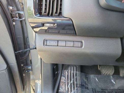 Used 2024 Nissan Pathfinder S AWD/4WD image 14