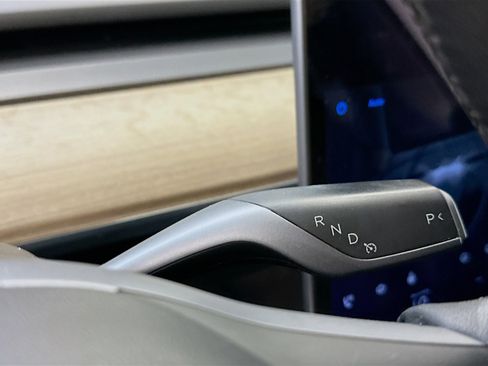 Used 2022 Tesla Model Y Long Range image 25