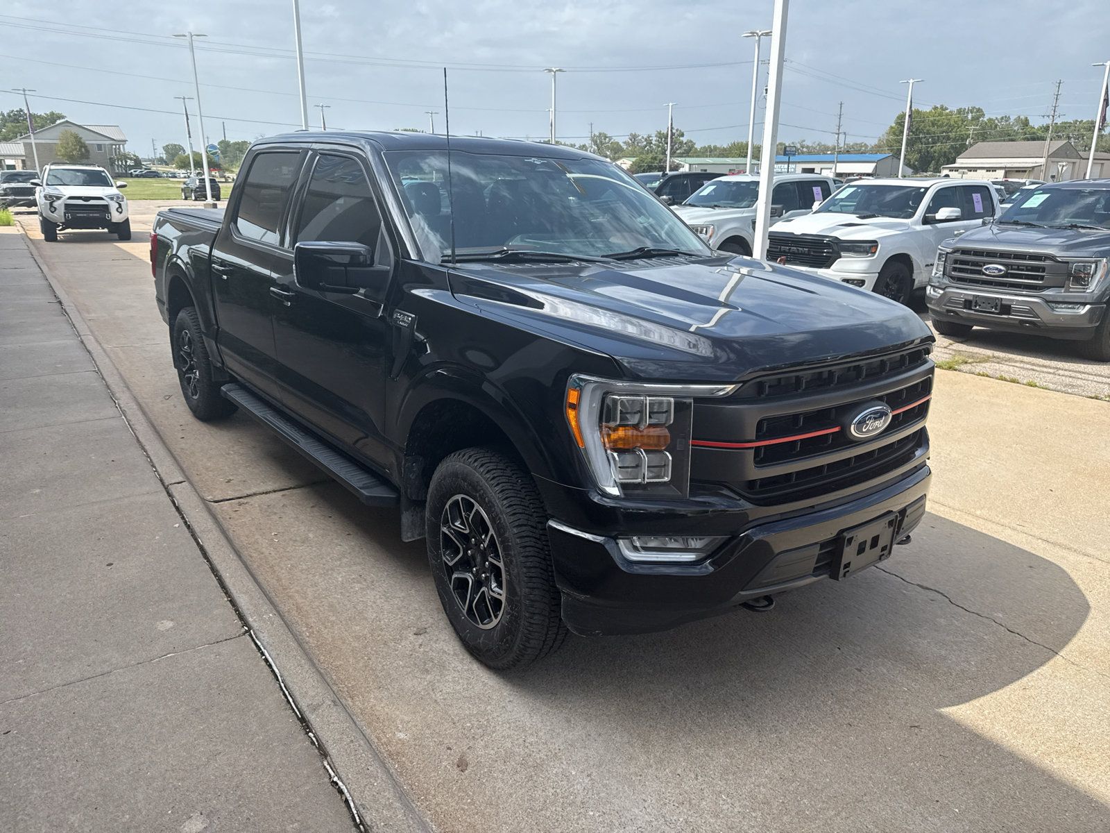 Used 2023 Ford F150 Lariat AWD/4WD image 3