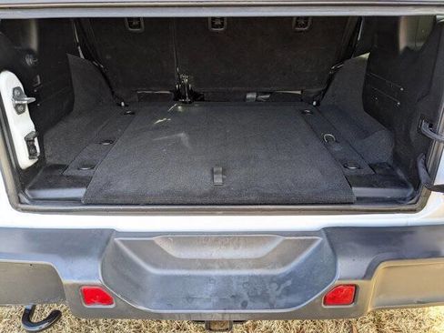 Used 2018 Jeep Wrangler Unlimited Sahara w/ Cold Weather Group image 29