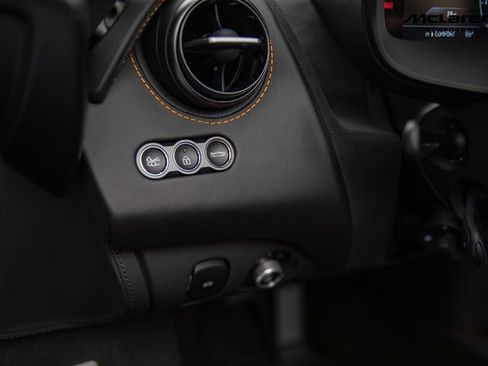 Used 2025 McLaren 750S Spider RWD image 28