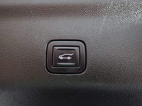 Used 2023 Chevrolet Tahoe Z71 w/ Z71 Off-Road Package AWD/4WD image 19